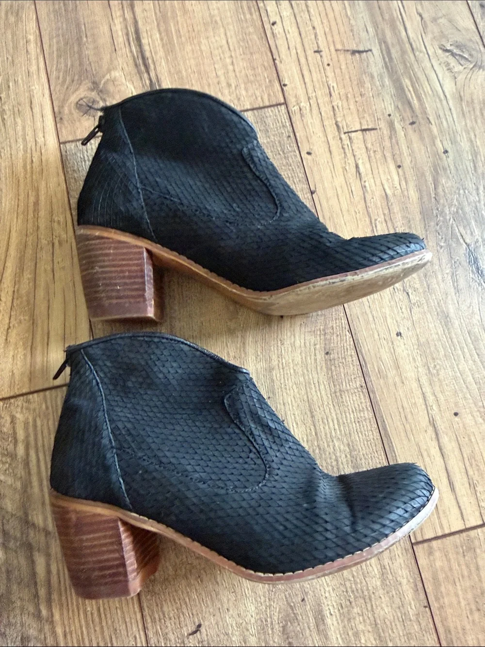 Miz Mooz Nomad Black Textured Leather Ankle Booties wooden heel GUC - Size 6.5